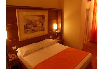 Italia Privát Roma, Exterior